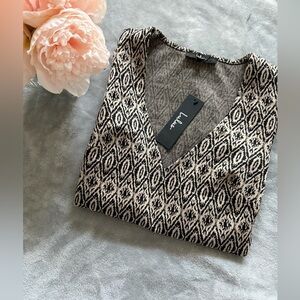 Lulu's Black and White V-Neck Top